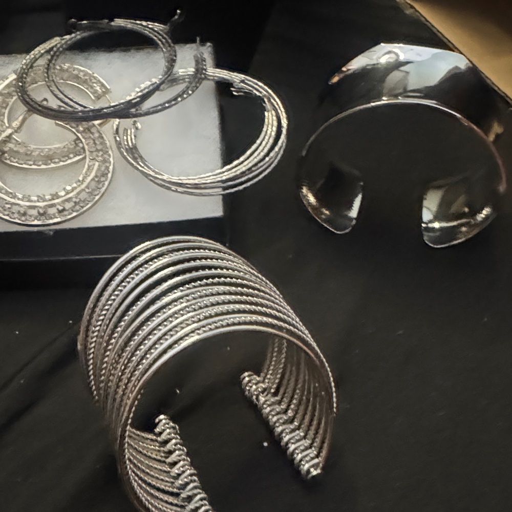 Elegant Silver Women's Jewelry Set